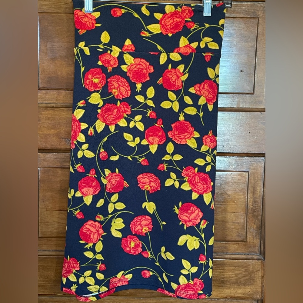 Beautiful LLR 3XL pencil skirt with vibrant red roses!